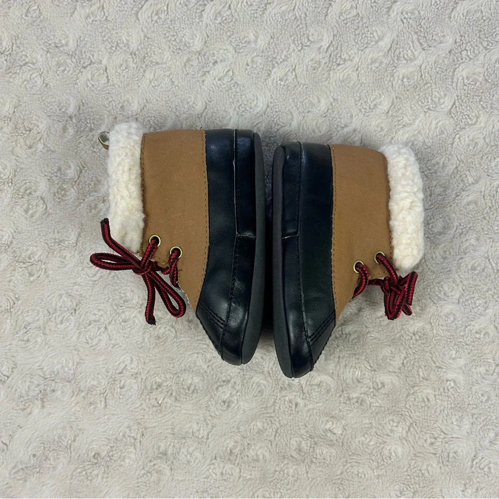 Carter’s Baby Duck Boots Size 9-12 Months